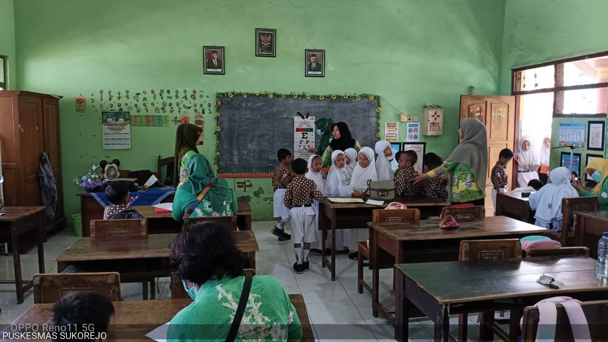 Skreening Kesehatan Anak sekolah  di Wilayah Desa Suwayuwo